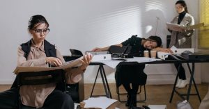 How to Deal with Employee Tardiness: Effective Scheduling Strategies