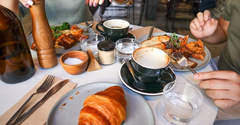 Brunch Wars: Mastering the April 2026 Weekend Rush & Avoiding the Pitfalls