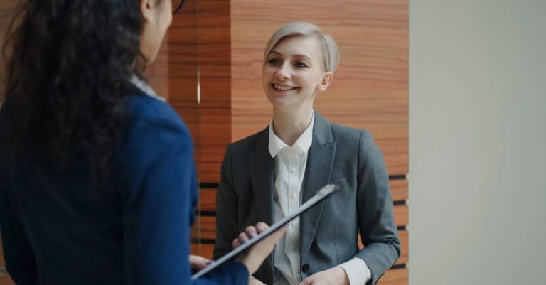 How to Interview for Reliable Summer Staff: Red Flags & Green Lights for Small Cafes & Restaurants (June 2026)