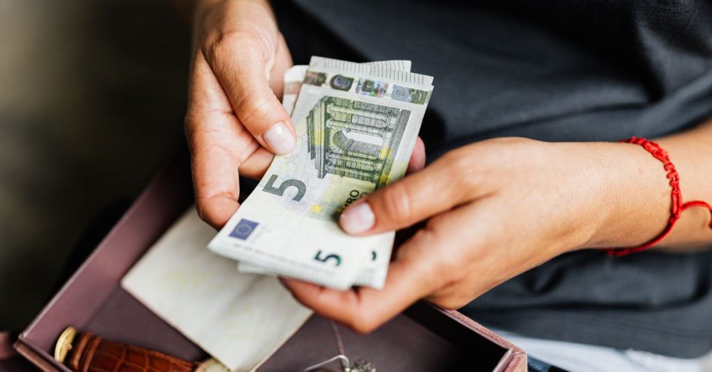 How to Prevent Employee Theft & Cash Shortages in Your Small Cafe or Restaurant (5-Step Guide for Summer 2026)