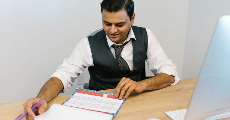 How to Cut Overtime Costs in Your Cafe or Restaurant Through Smarter Scheduling