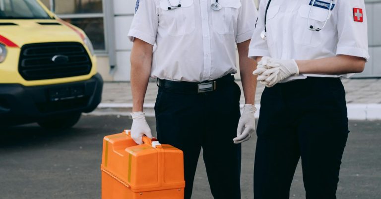 What to Do When an Employee Gets Injured During a Shift (First Aid & Reporting Steps)