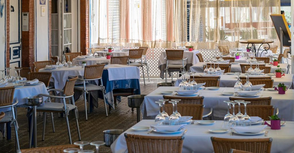 Can My Small Restaurant or Cafe Legally Require Staff to Work Holiday Shifts (Thanksgiving, Christmas)?